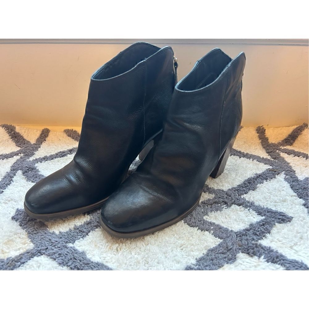 Clarks wooden heel booties black size 8